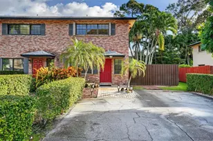 2124 NE 9th Ave, Wilton Manors, FL 33305 - Photo 2