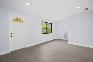 699 NE 40th St, Oakland Park, FL 33334 - Photo 6