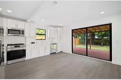 699 NE 40th St, Oakland Park, FL 33334 - Photo 12