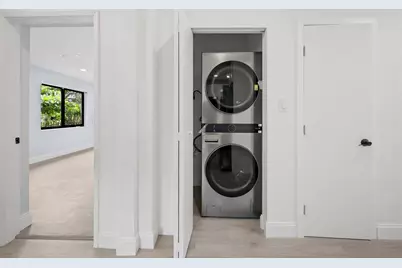 699 NE 40th St, Oakland Park, FL 33334 - Photo 14