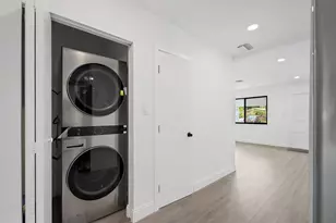 699 NE 40th St, Oakland Park, FL 33334 - Photo 10