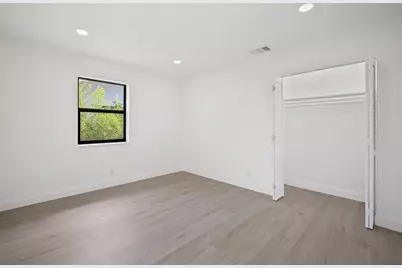 699 NE 40th St, Oakland Park, FL 33334 - Photo 24