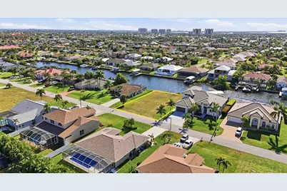 1912 SW 48th Ln, Cape Coral, FL 33914 - Photo 2