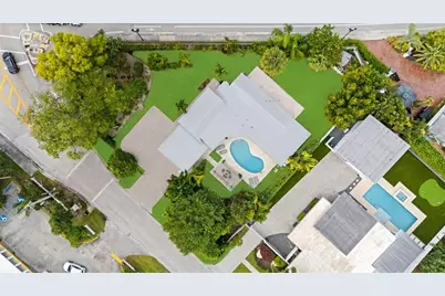 2711  Mayan Dr, Fort Lauderdale, FL 33316 - Photo 2