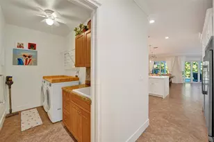 1733 NE 38th St, Oakland Park, FL 33334 - Photo 18