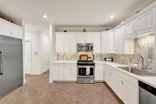 1733 NE 38th St, Oakland Park, FL 33334 - Photo 14