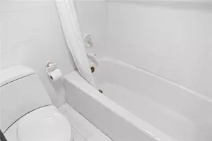 20505 E Country Club Dr, Miami, FL 33180 - Photo 28