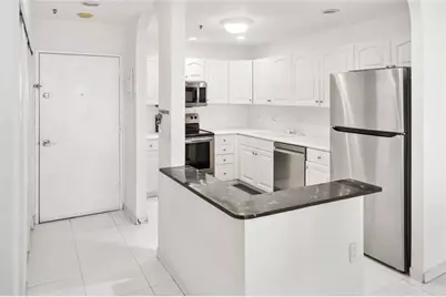 20505 E Country Club Dr, Unit #Ph33, Miami, FL 33180 - Photo 14