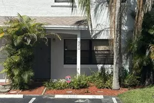 621 NW 105th Way, Pembroke Pines, FL 33026 - Photo 2