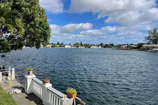 5724 Lagoon Dr, Fort Lauderdale, FL 33312 - Photo 2