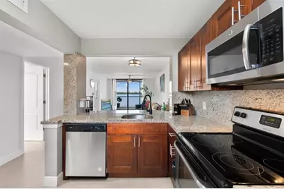 111  Lake Emerald Dr, Unit #401, Oakland Park, FL 33309 - Photo 4