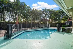 1427 Seagrape Cir, Weston, FL 33326 - Photo 32