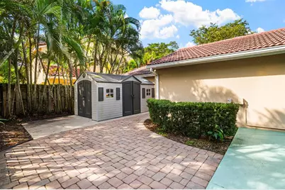 1427  Seagrape Cir, Weston, FL 33326 - Photo 36