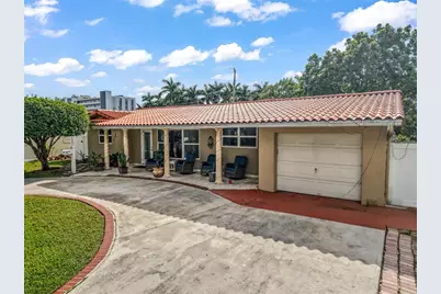 1032 NE 4th Ct, Hallandale Beach, FL 33009 - Photo 4