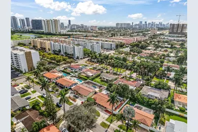 1032 NE 4th Ct, Hallandale Beach, FL 33009 - Photo 6