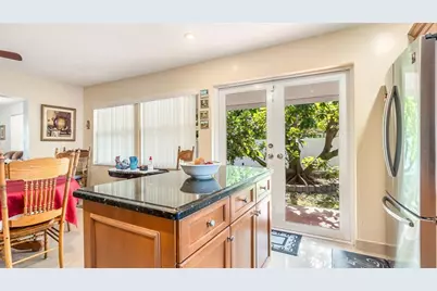 1032 NE 4th Ct, Hallandale Beach, FL 33009 - Photo 14
