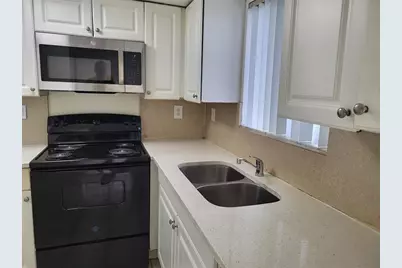 1501  Crescent Cir, Unit #B12, West Palm Beach, FL 33403 - Photo 2