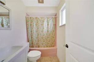 2701 Middle River Dr, Fort Lauderdale, FL 33306 - Photo 16