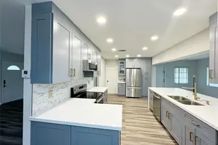 9602 NW 72nd St, Tamarac, FL 33321 - Photo 6