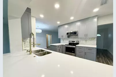 9602 NW 72nd St, Tamarac, FL 33321 - Photo 2