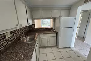 8000 Fairview Dr, Tamarac, FL 33321 - Photo 14