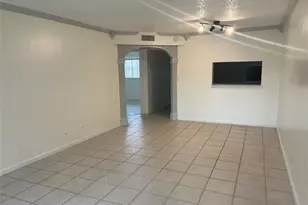 8000 Fairview Dr, Tamarac, FL 33321 - Photo 4