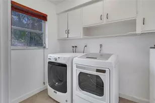 2031 NW 39th Ct, Oakland Park, FL 33309 - Photo 12