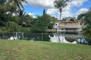 5751 SW 55th St, Davie, FL 33314 - Photo 8