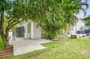 5681 SW Cypress Dr, Fort Lauderdale, FL 33312 - Photo 20