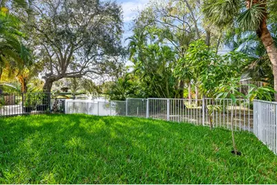 9838  Fairway Cove Ln, Plantation, FL 33324 - Photo 4