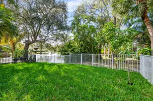 9838 Fairway Cove Ln, Plantation, FL 33324 - Photo 4