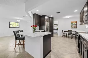 9838 Fairway Cove Ln, Plantation, FL 33324 - Photo 10