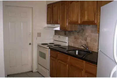 324 NW 42nd St, Oakland Park, FL 33309 - Photo 4