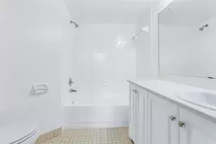 210 Lake Pointe Dr, Oakland Park, FL 33309 - Photo 16