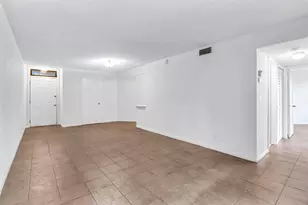 210 Lake Pointe Dr, Oakland Park, FL 33309 - Photo 4