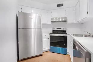 210 Lake Pointe Dr, Oakland Park, FL 33309 - Photo 10