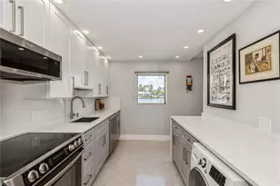 561 Bayshore Dr, Fort Lauderdale, FL 33304 - Photo 12