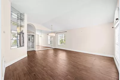 2010  Normandy Cir, West Palm Beach, FL 33409 - Photo 4