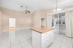 2010 Normandy Cir, West Palm Beach, FL 33409 - Photo 14