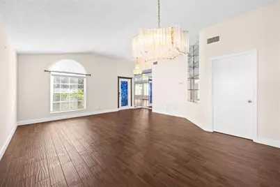 2010  Normandy Cir, West Palm Beach, FL 33409 - Photo 6