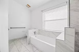 2010 Normandy Cir, West Palm Beach, FL 33409 - Photo 18