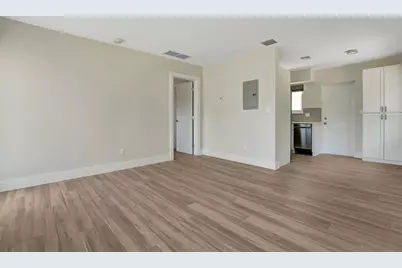 875 NE 39th St, Oakland Park, FL 33334 - Photo 1