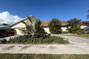 71 Laredo Ln, Boca Raton, FL 33487 - Photo 1