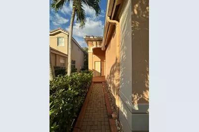 1572  Banyan Way, Weston, FL 33327 - Photo 24