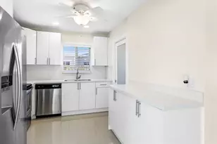 1004 SE 14th St, Deerfield Beach, FL 33441 - Photo 8