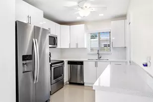 1004 SE 14th St, Deerfield Beach, FL 33441 - Photo 10