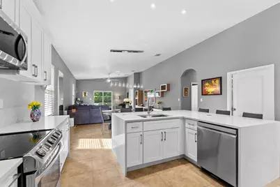 717 NE 22nd Dr, Wilton Manors, FL 33305 - Photo 8