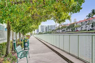 3000 NE 188th St, Miami, FL 33180 - Photo 38