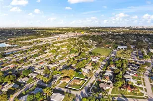 820 NW 38th Ave, Lauderhill, FL 33311 - Photo 36