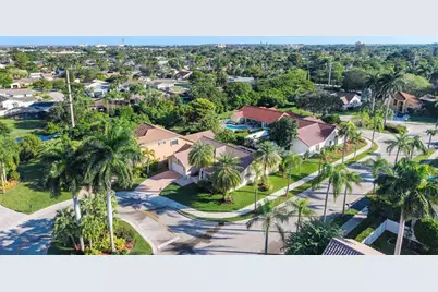 1043  Laguna Springs Dr, Weston, FL 33326 - Photo 32